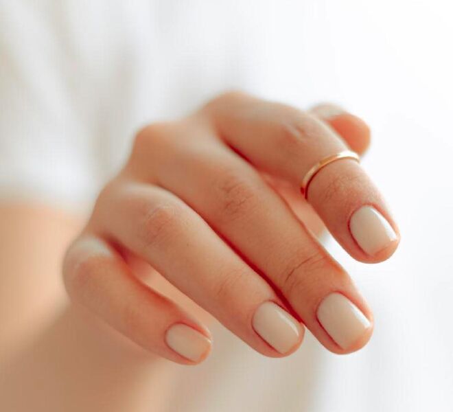 Pomme-PeDour-Salon-Manicure-Hands-02